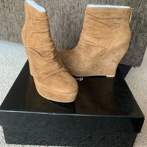 Boutique 9 Womens Brown Suede
Wedge Ankle Boots Size 6.5 M